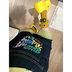 黑色