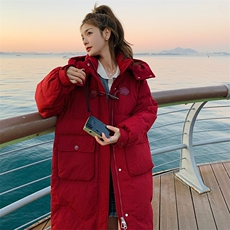 红色牛角扣连帽羽绒服女2025冬季新款中长款加厚保暖白鸭绒外套潮，女装羽绒服，2C176