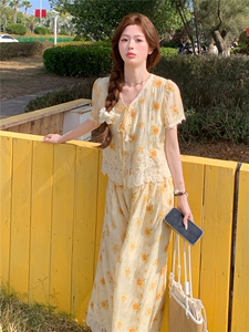 法式蕾丝拼接绣花套装女2026夏新款时尚洋气少女感V领上衣阔腿裤图片
