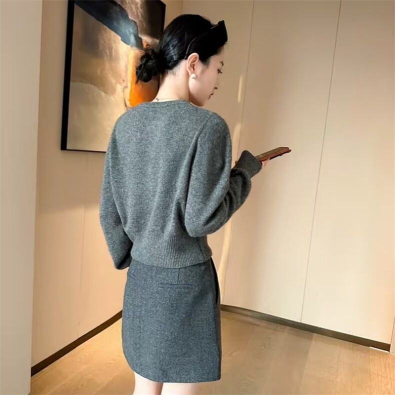 氛围感~秋冬毛衣泡泡袖女收腰高级灰圆领短款羊毛针织打底衫,女装羊毛衫,旭驰羊绒