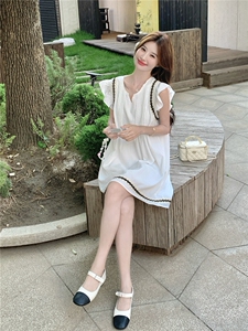 2026新款奶黄色撞色刺绣飞飞袖连衣裙女夏日小众设计感减龄A字裙图片