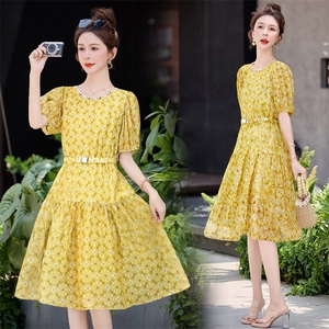 碎花连衣裙女2025年夏季新款小个子洋气时髦收腰显瘦中长款A裙子，女装连衣裙，韩宇舍
