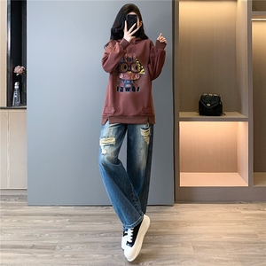 韩版时尚休闲套装女春季新款连帽刺绣卡通上衣破洞牛仔长裤两件套图片