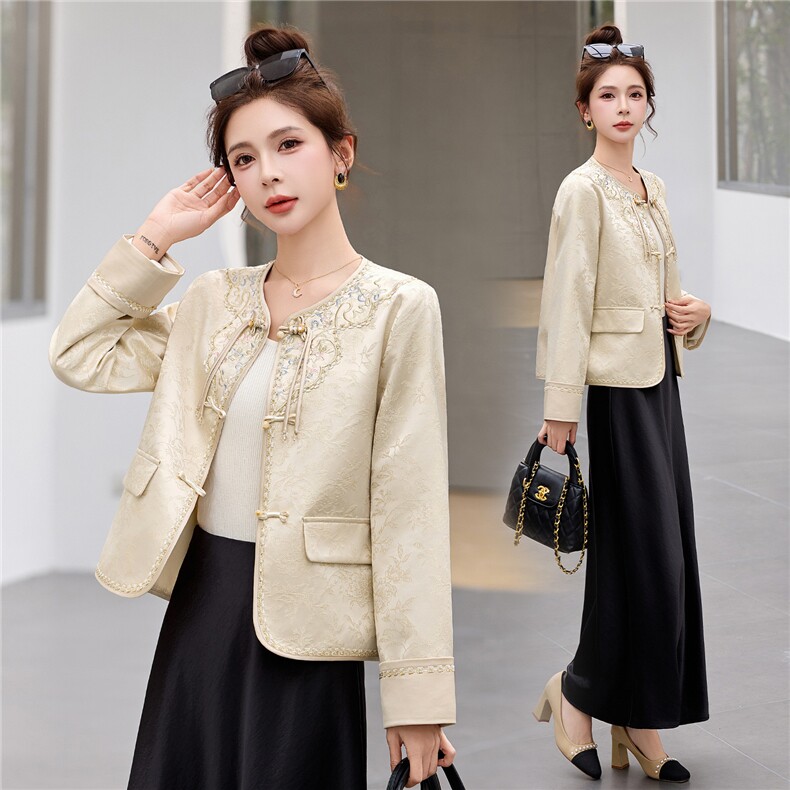 新中式盘扣刺绣提花外套女2026春季新款长袖宽松复古圆领短外套，女装短外套，悠米