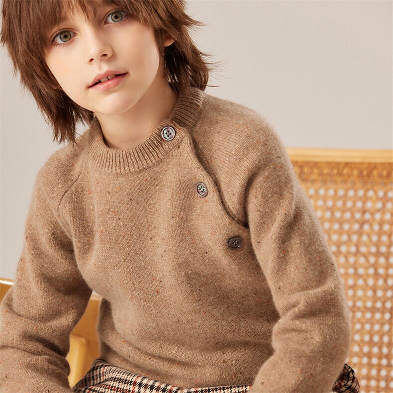 2024秋冬软糯男女童baby小山羊绒衫圆领斜肩扣针织毛衣套头上衣，童装儿童羊绒衫，旭泰羊绒