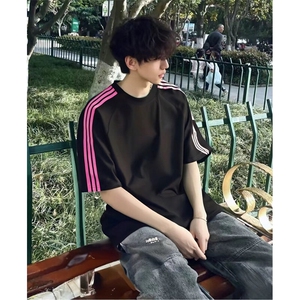 抖音得物品质二开240克宽松纯棉美式潮牌印花三条杠中性风短袖T恤图片