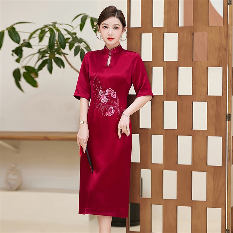 春夏季新款醋酸设计简约喜婆婆刺绣烫钻喜庆中款婚礼旗袍连衣裙,女装汉服/婚纱/旗袍/礼服,小荷流