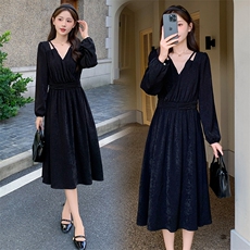 优雅气质红色长袖连衣裙女2025秋季新款收腰显瘦洋气减龄漂亮长裙，女装连衣裙，玖莱伊
