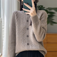 长袖纯色2024年秋季羊毛圆领单排扣针织衫，女装羊毛衫，大美人包芯纱店