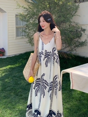 新款减龄海边穿搭裙子度假风鱼尾吊带连衣裙2025新款今年流行爆款，女装连衣裙，诺蝶