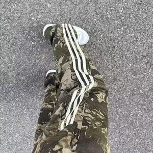 复古三条杠迷彩冲锋裤男女夏季新款宽松直筒阔腿休闲运动伞兵长裤图片