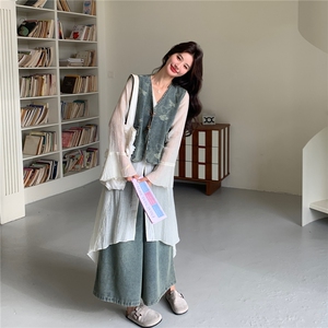 设计感连衣裙打配牛仔马甲套装女春夏季小众阔腿裤三件套减龄图片