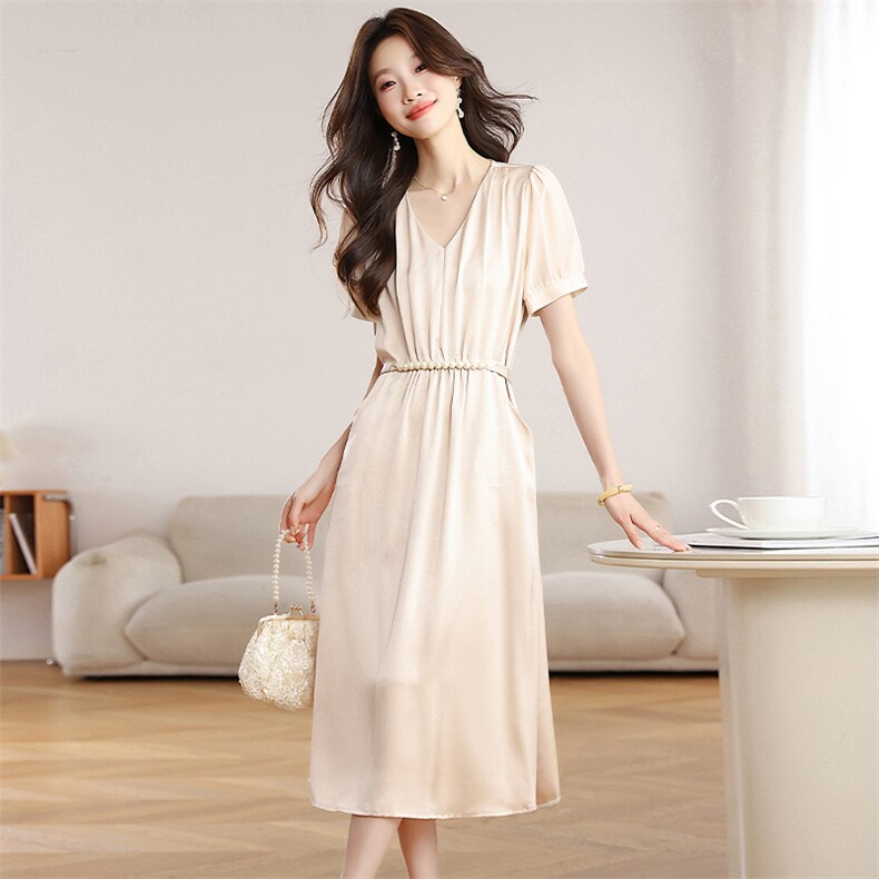 2026夏季新款V领醋酸缎面连衣裙女收腰显瘦气质开叉中长款温柔，女装连衣裙，艾米