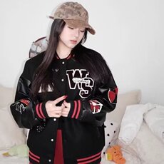 黑色