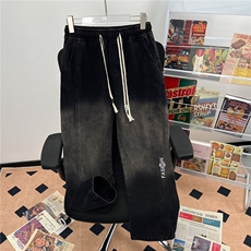 黑色