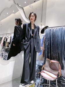 西装套装图片