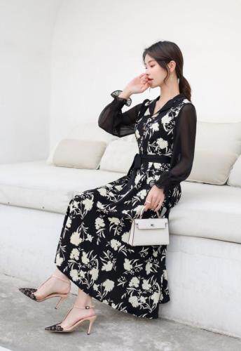 夏季新款雪纺连衣裙，女装连衣裙，裳之恋语