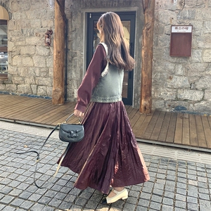 安哥拉红温柔风套装裙女2025秋季新款牛仔马甲打底衫半身裙三件套图片