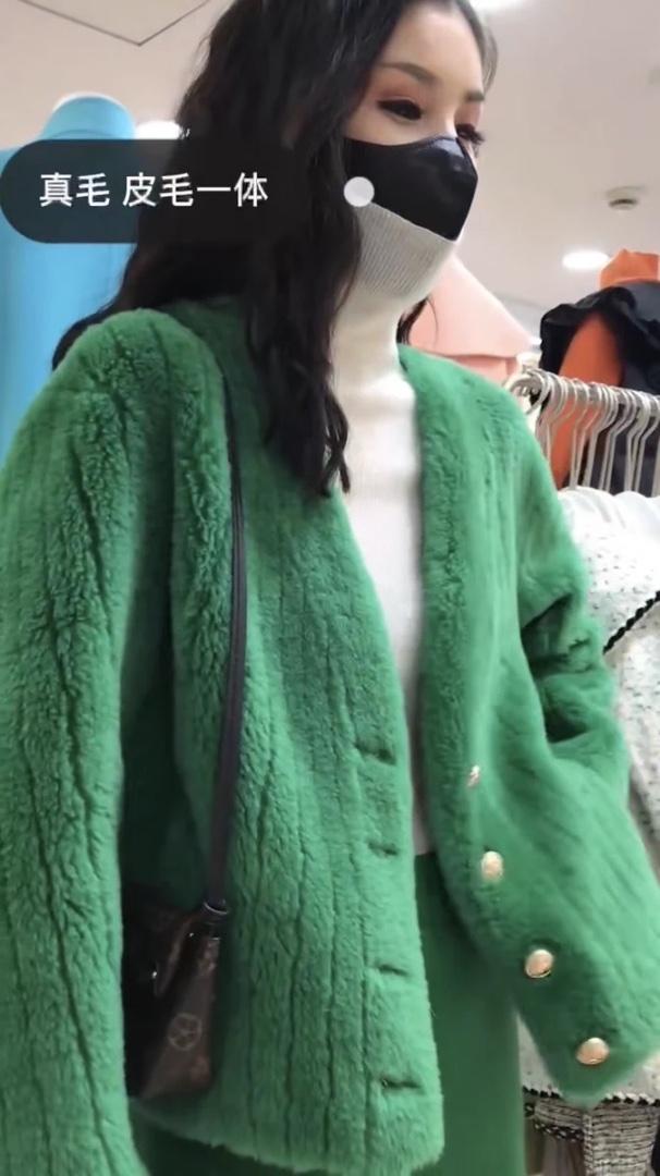 气质女神款大V领羊毛颗粒外套,女装其它,L·H·X