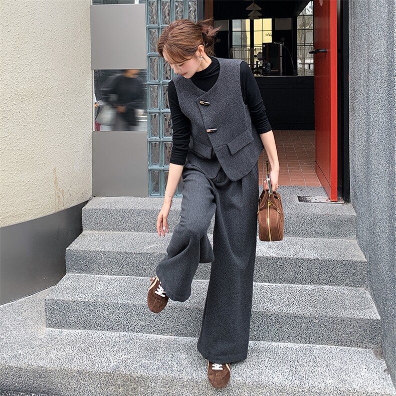 灰色设计感牛角扣马甲内搭裤子三件套秋时尚洋气时髦套装，女装套装/套裙，浙宝113