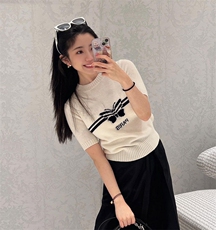 夏季女士时尚显瘦百搭提花蝴蝶短袖，女装T恤，百纯羊绒