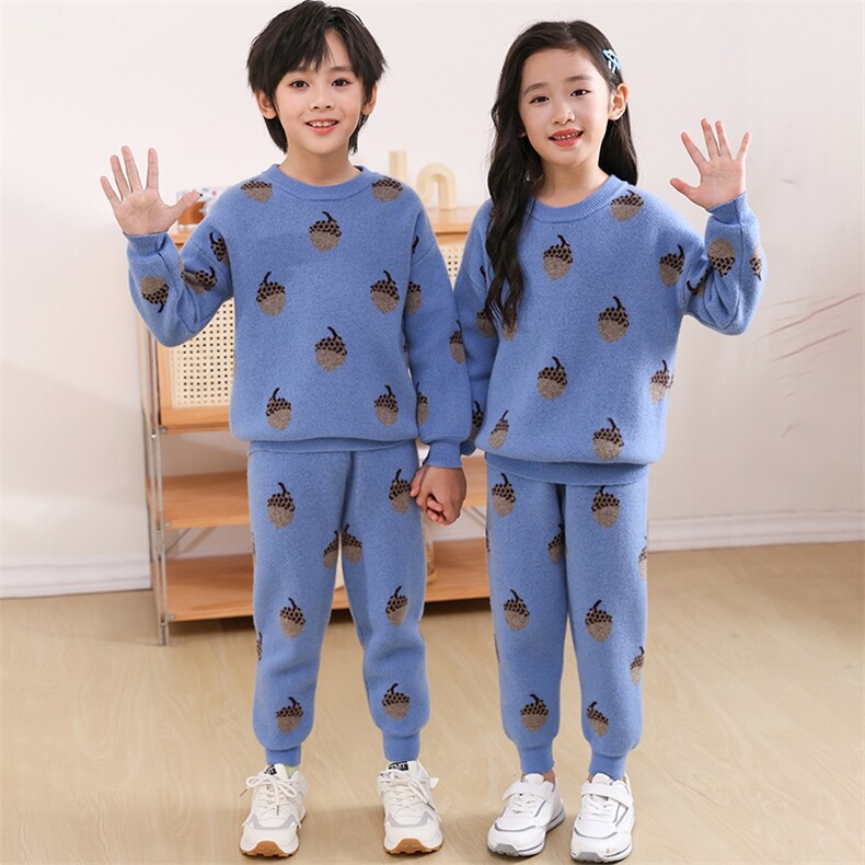 秋冬季新款舒适时尚百搭圆领七针加厚松果套装，童装休闲套装，伊绒腾羊绒