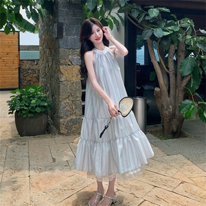 海边度假挂脖连衣裙女2025夏季新款法式巨好看气质绝美仙女长裙子图片