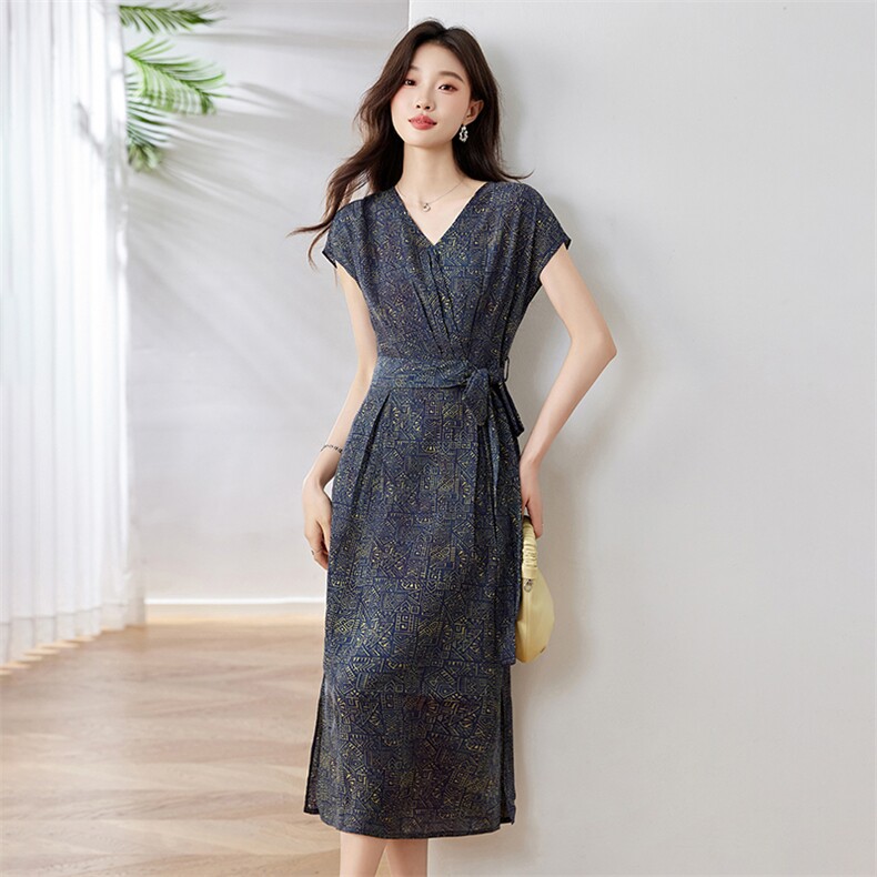 高级感气质V领连衣裙夏女2025新款百搭显瘦收腰减龄巨好看中长裙,女装连衣裙,布芭啦