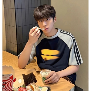 抖音得物品质二开240克宽松纯棉美式潮牌插肩三杠织带短袖T恤图片