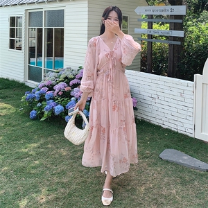 法式度假风v领系带碎花长裙2025春夏新款温柔风女人味高腰连衣裙图片