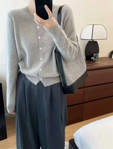 2024秋冬新款羊毛女士圆领纽扣羊毛开衫图片