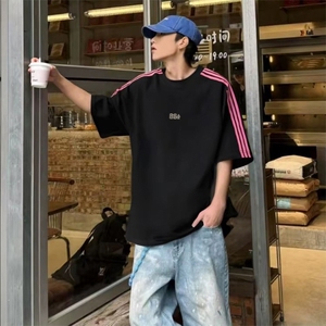 抖音得物品质二开240克宽松纯棉美式潮牌印花三条杠中性风短袖T恤图片