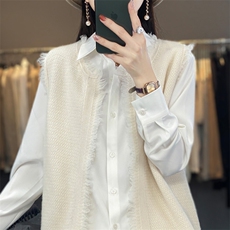 奶白色