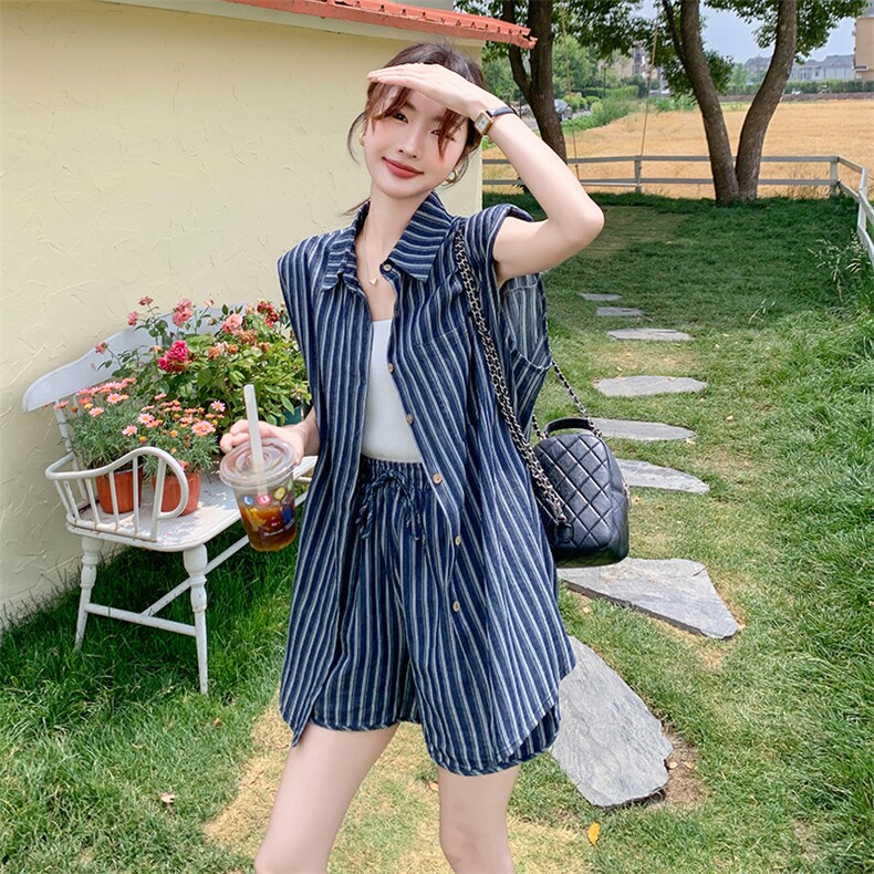 条纹衬衫短裤两件套女夏季2025超火独特绝美韩系休闲高级感一整套,女装套装/套裙,维壹