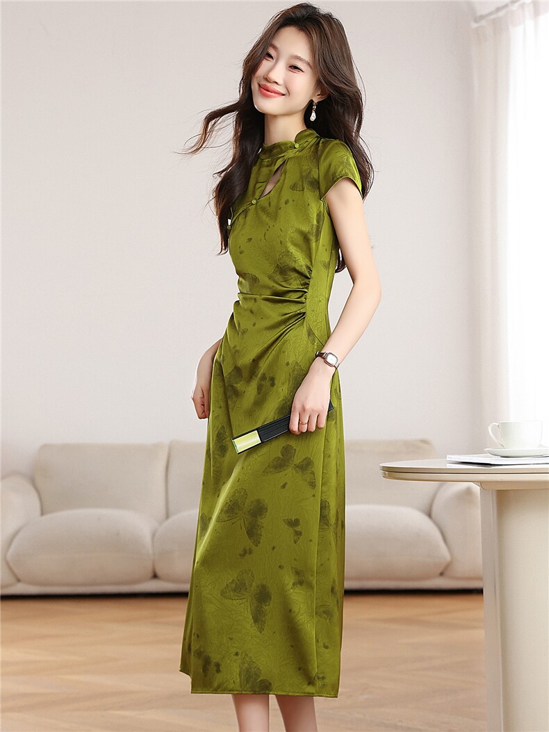 新中式蝴蝶改良旗袍女2026新款夏日绝美高级感绿色缎面鱼尾连衣裙,女装连衣裙,艾米