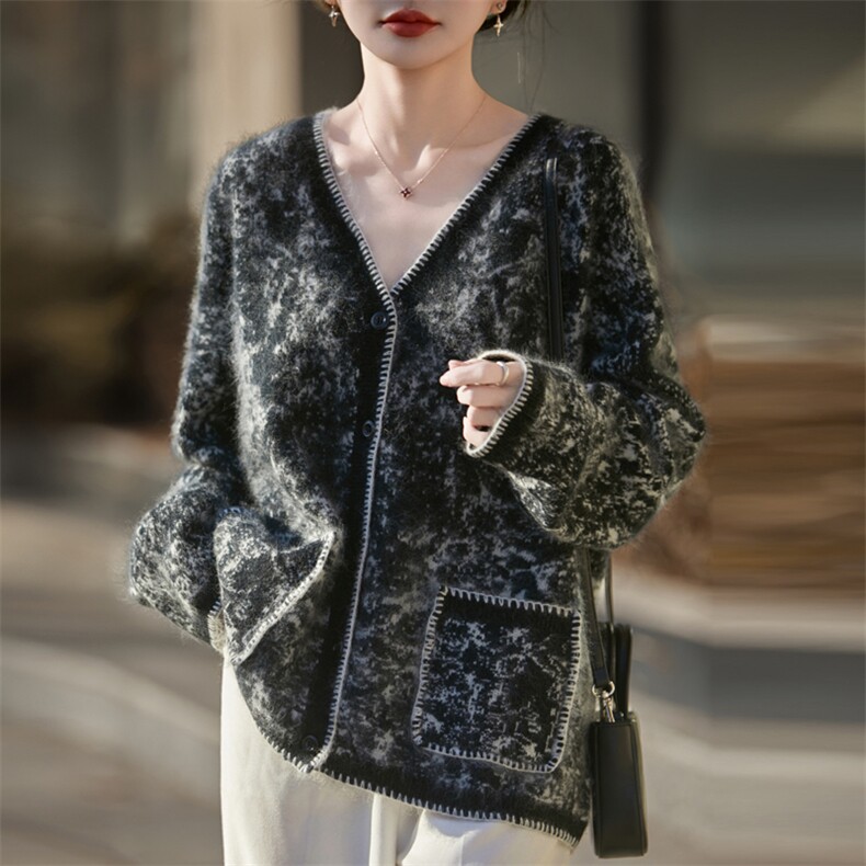 2025年秋季时尚百搭通勤简约休闲水墨画外套，女装羊毛衫，昭美羊绒