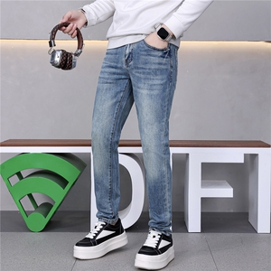 秋冬新款水洗潮牌简约弹力牛仔裤男修身小脚休闲百搭长裤图片