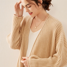 2025年秋季V领常规款开衫单件长袖落肩袖时尚百搭简约大方两兜，女装针织衫/毛衣，溪贝羊绒