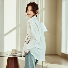 白色印花衬衫女春季新款休闲宽松基础款上衣百搭轻薄纯棉外套，女装衬衫，梦懿尔