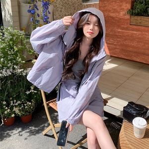 轻薄减龄浅紫色连帽防晒衣套装女2025夏季新款韩系休闲短裙两件套图片