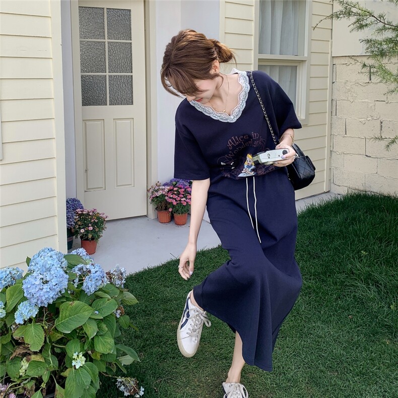 藏青色卡通印花减龄套装裙女2025夏新款学院风v领T恤半身裙两件套图片