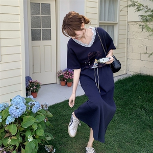 藏青色卡通印花减龄套装裙女2025夏新款学院风v领T恤半身裙两件套图片