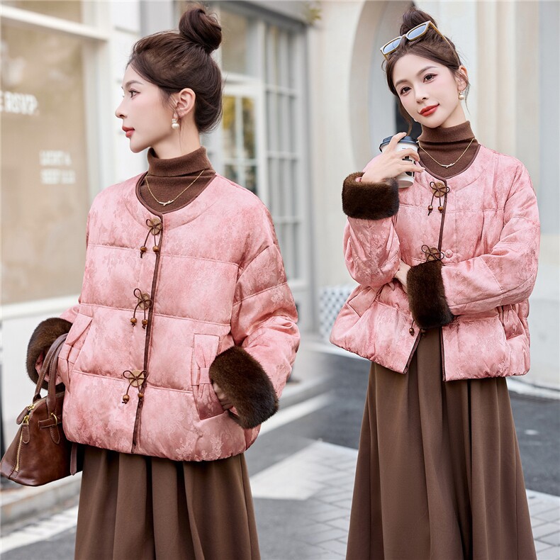 现货新中式提花羽绒服女2025冬季新款超好看拼接撞色保暖外套女,女装羽绒服,美沁
