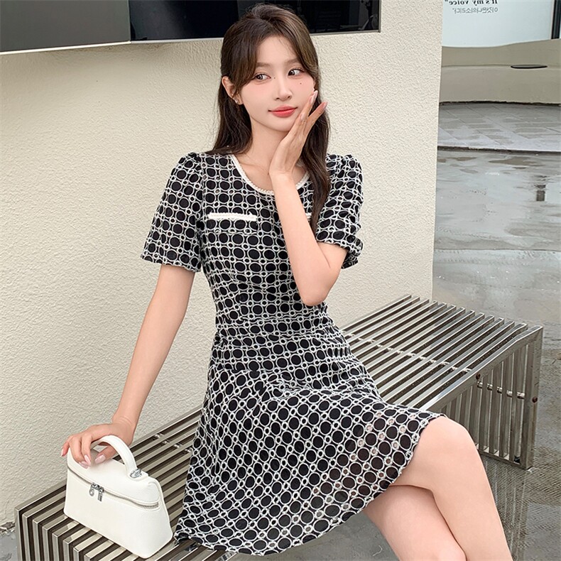 2025年夏季新款圆领包边收腰显瘦时尚连衣裙,女装连衣裙,心心服饰