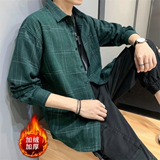 墨绿色