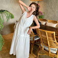 白色V领无袖背心连衣裙女2025夏季新款超好看度假风绝美初恋长裙，女装连衣裙，浙宝305