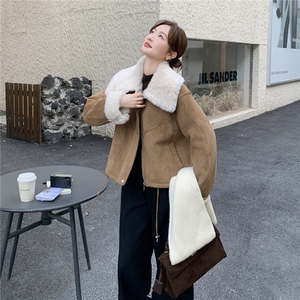 卡其色翻领皮毛一体羊羔毛外套女2025冬季新款爆款韩系小个子棉服图片