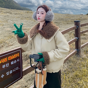 减龄翻领皮毛一体短款外套女2025年冬季新款小个子羊羔毛皮衣图片