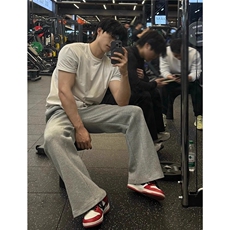 灰色健身运动微喇卫裤男美式立体解构休闲裤子cleanfit直筒弯刀裤，男装休闲裤，星座506A