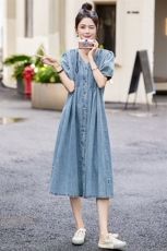 复古盘扣薄款牛仔连衣裙女夏2024新款V领气质收腰显瘦休闲衬衫裙，女装连衣裙，涵墨